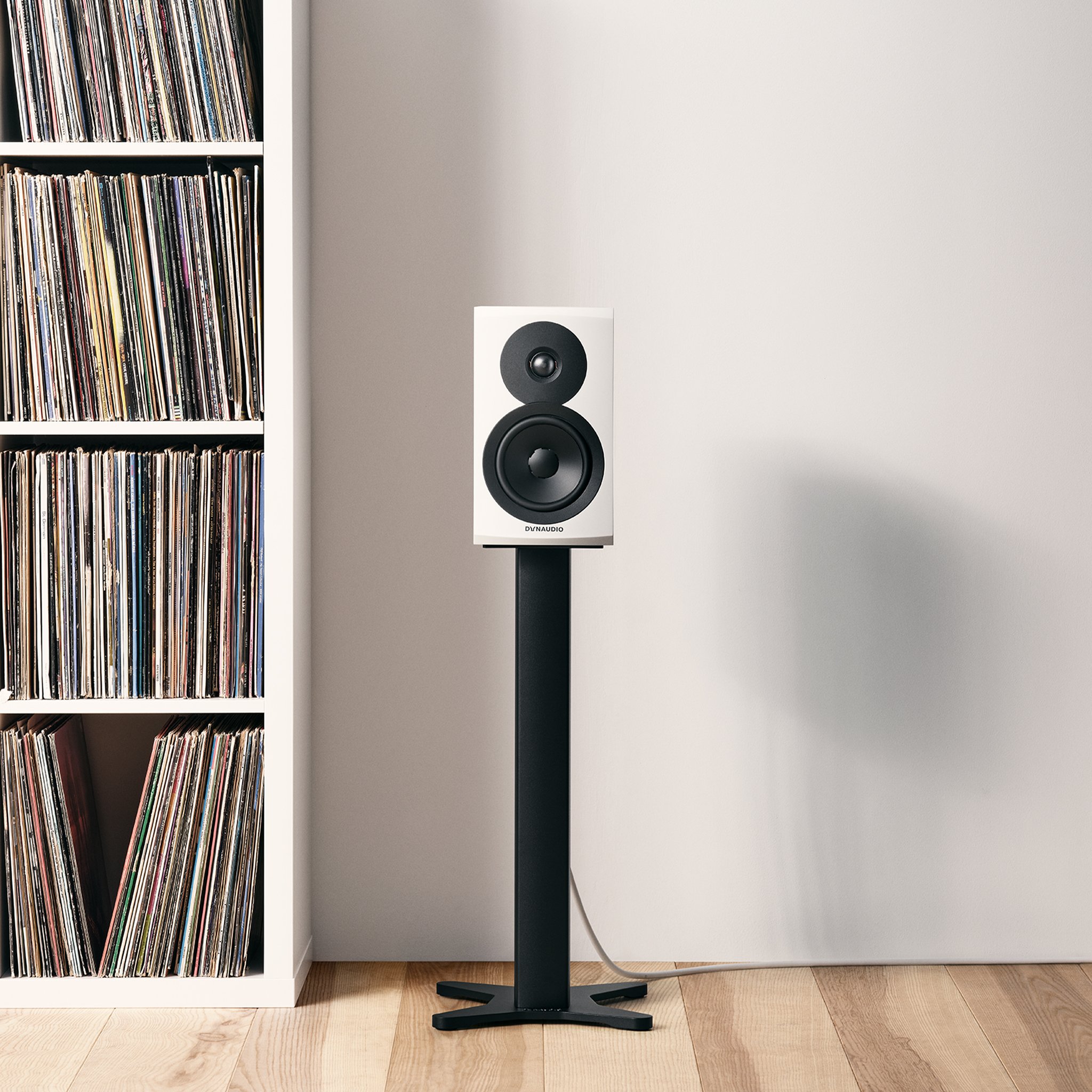 Dynaudio emit best sale m10 reviews